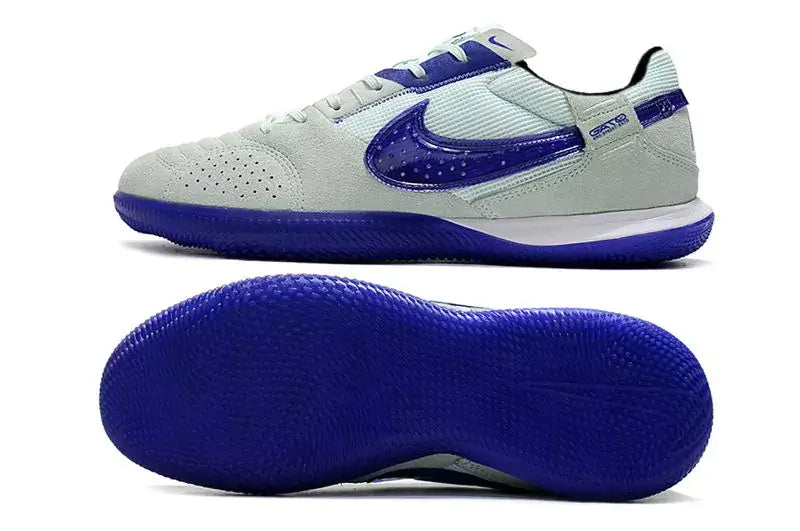 Chuteira Futsal Nike Street Gato IC Azul e Roxa com sola IC para aderência em quadras de futsal.