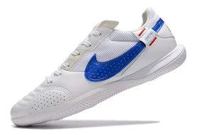 Chuteira Futsal Nike Street Gato IC Branca e Azul - calçado ideal para desempenho em pisos internos.