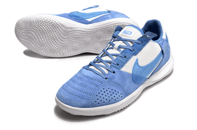 Chuteira Futsal Nike Street Gato IC - Branca e Azul, com design moderno e conforto ideal para jogos em quadra.