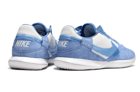 Chuteira Futsal Nike Street Gato IC - Branca e Azul, modelo com design inovador, conforto e sola para pisos internos.