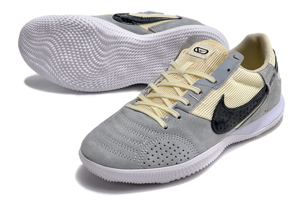 Chuteira Futsal Nike Street Gato IC - Cinza, Bege e Preta em destaque, com design moderno e sola IC ideal para quadras internas.