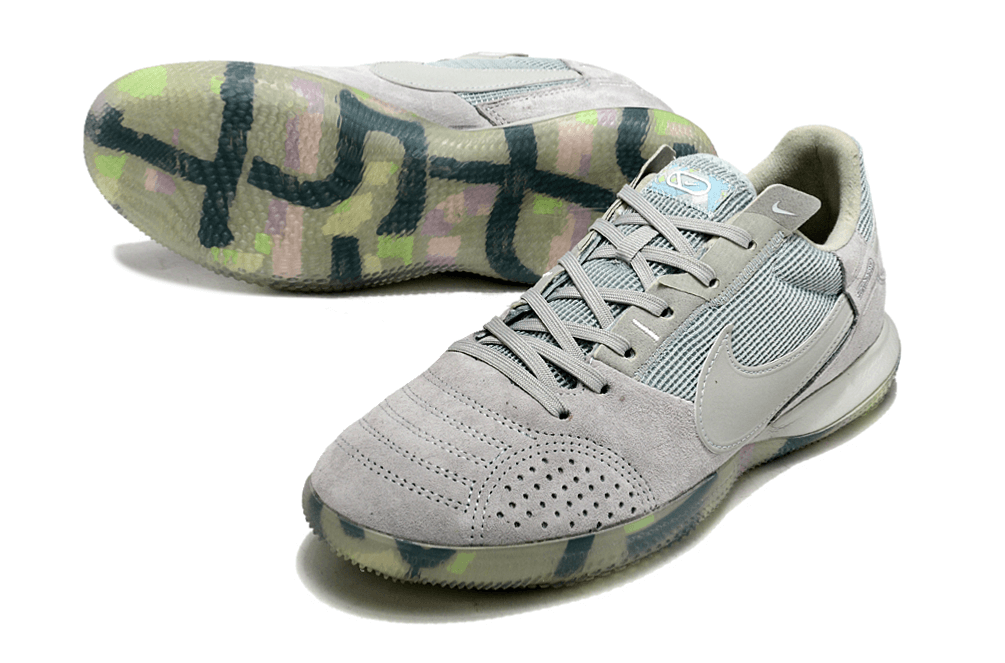 Chuteira Futsal Nike Street Gato IC - Cinza e Verde, ideal para controle e desempenho em pisos internos.