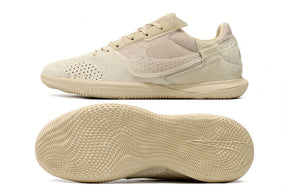 Chuteira Futsal Nike Street Gato IC - Creme com design elegante e sola IC para aderência em quadras
