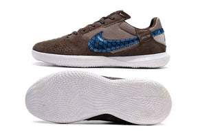 Chuteira Futsal Nike Street Gato IC Marrom e Azul vista lateral e inferior, ideal para desempenho em quadras.