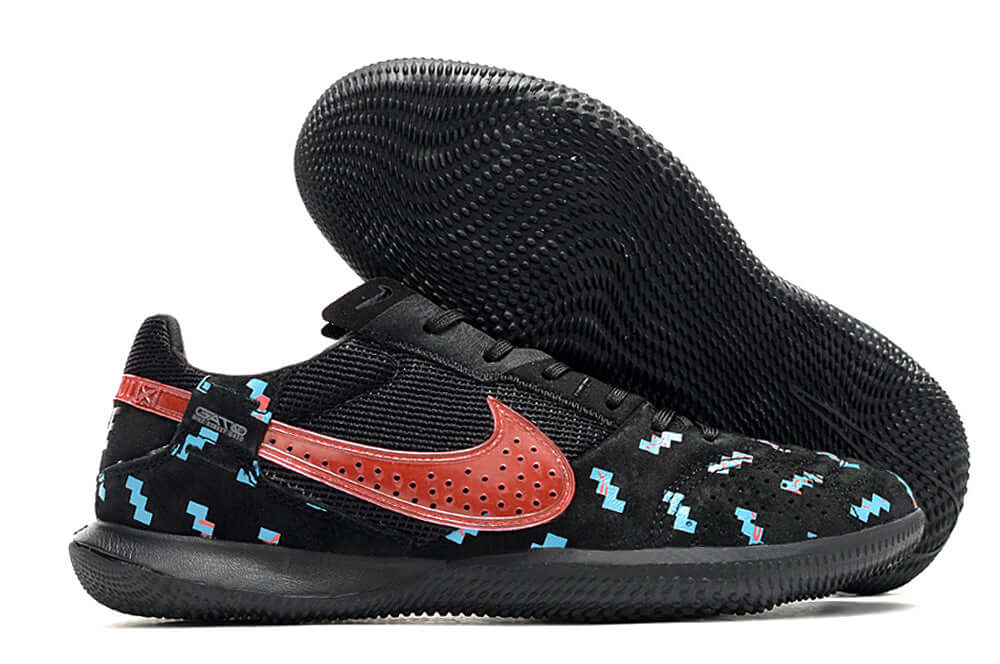 Chuteira Futsal Nike Street Gato IC - Preta e Vermelho com design moderno e sola para pisos internos.
