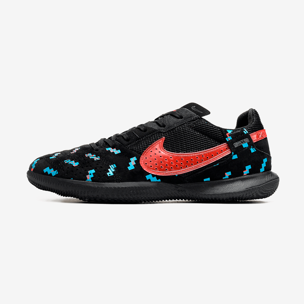 Chuteira Futsal Nike Street Gato IC - Preta e Vermelho com design moderno e cores vibrantes.