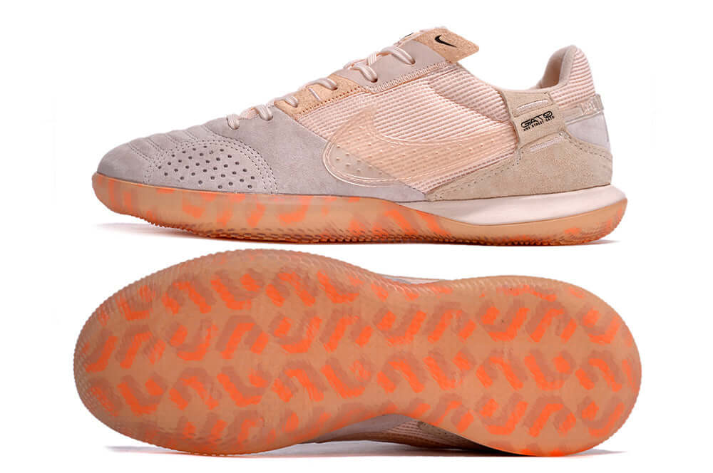 Chuteira Futsal Nike Street Gato IC - Rosa com design em rosa e sola laranja, ideal para futsal e desempenho em quadra.