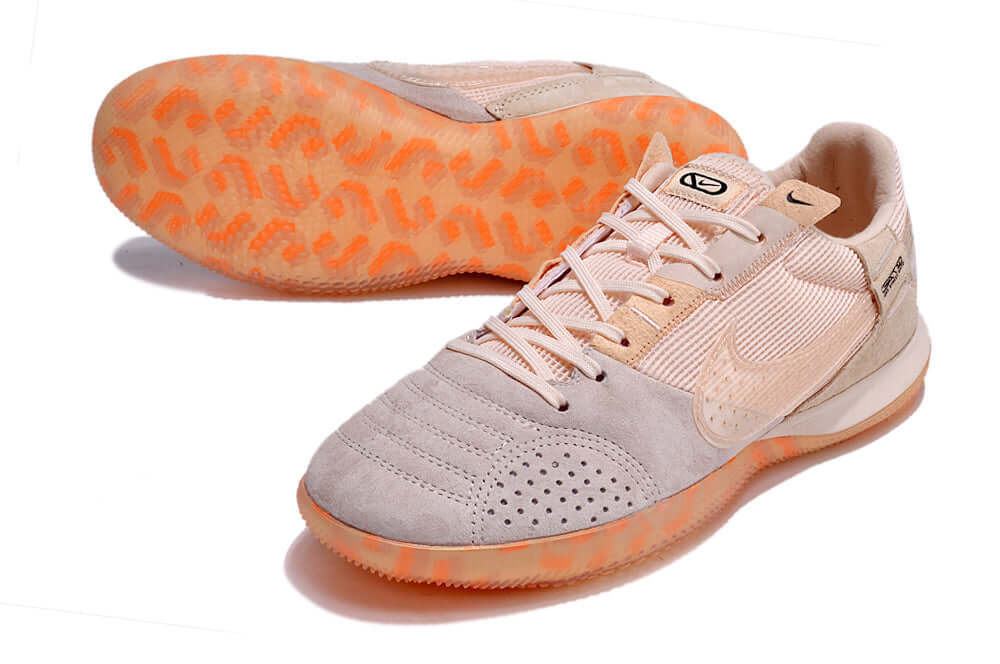 Chuteira Futsal Nike Street Gato IC - Rosa com solado de tração superior, ideal para futsal em quadras internas.
