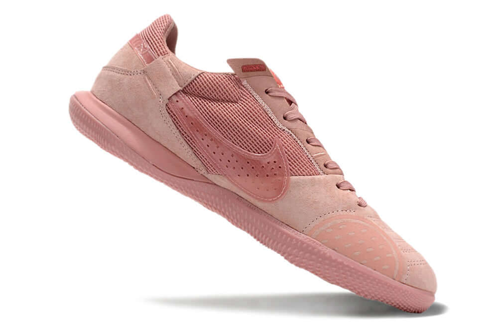Chuteira Futsal Nike Street Gato IC - Rosa com sola IC, ideal para desempenho em quadras de futsal.