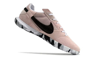 Chuteira Futsal Nike Street Gato IC Rosa e Preto em destaque, ideal para quem busca estilo e desempenho em quadra.