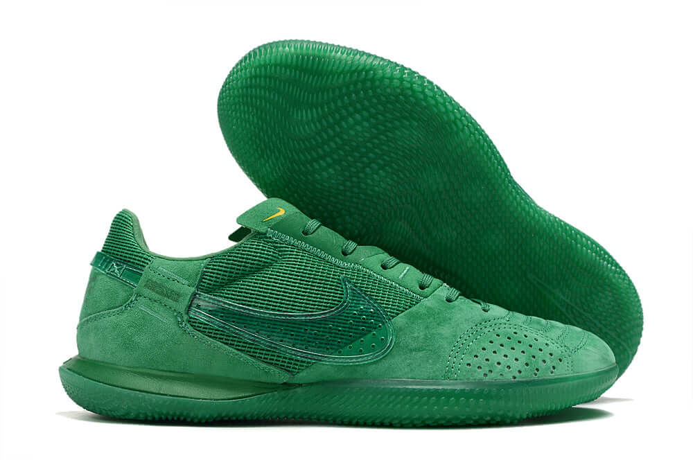 Chuteira Futsal Nike Street Gato IC - Verde com design anatômico e solado emborrachado para perfomance em quadras.
