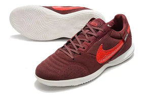 Chuteira Futsal Nike Street Gato IC Vermelha e Branca com design vermelho e branco, ideal para jogos em quadra interna.