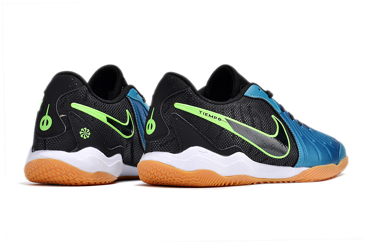 Chuteira Futsal Tiempo 10 Legend Elite IC Azul e Preta com detalhes em verde, design moderno e sola de borracha.