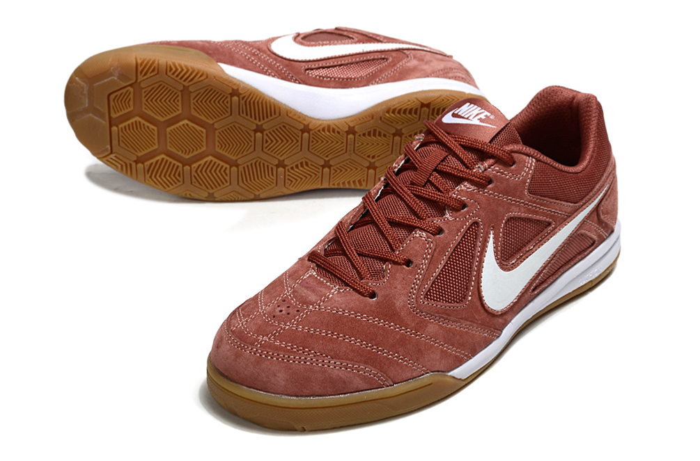 Chuteira Futsal Supreme X Nike SB Gato IC Vermelho com sola IC e design em vermelho vibrante para futsal.