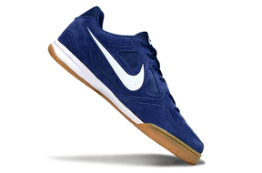 Chuteira Futsal Supreme X Nike SB Gato IC Azul com design em azul escuro e detalhes em branco