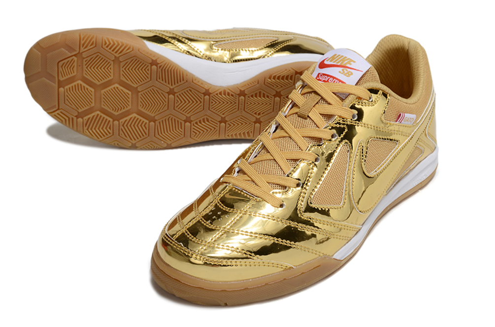 Chuteira Futsal Supreme X Nike SB Gato IC Dourada com design dourado e sola IC para máximo desempenho em futsal.