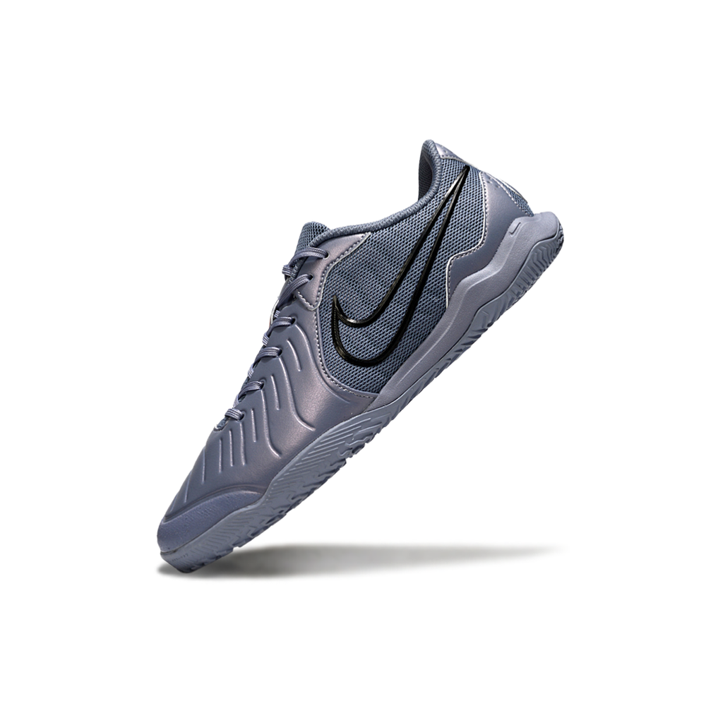 Chuteira Futsal Tiempo 10 Legend Elite IC Cinza em tom cinza elegante, perfeita para alta performance em futsal.