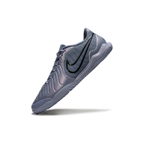 Chuteira Futsal Tiempo 10 Legend Elite IC Cinza em tom cinza elegante, perfeita para alta performance em futsal.