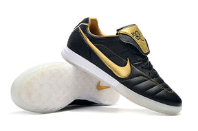 Chuteira Futsal Tiempo Legend Elite IC "Ronaldinho" Preta com detalhes em dourado e sola branca