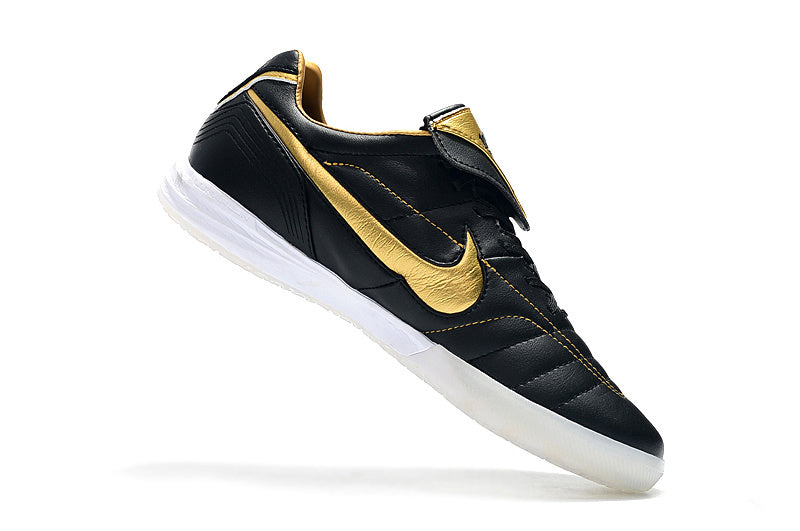 Chuteira Futsal Tiempo Legend Elite IC "Ronaldinho" Preta com detalhes em dourado
