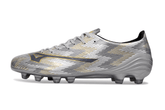 Chuteira Mizuno Alpha II FG "Platinum" com design prateado e tecnologia de ponta para máximo desempenho.