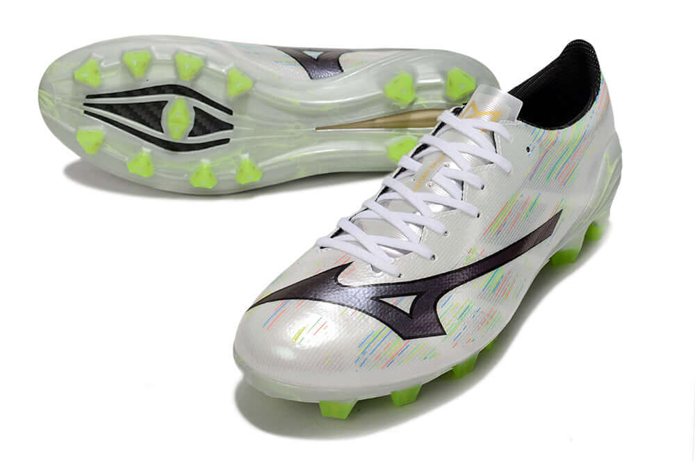 Chuteira Mizuno Alpha II FG Branca e Verde com design moderno e tração superior para desempenho no campo.