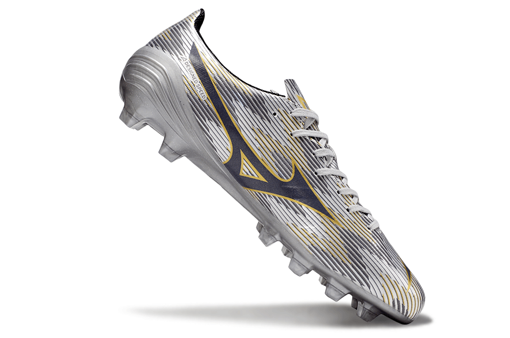 Chuteira Mizuno Alpha II FG "Platinum" com design prateado e tecnologia de ponta para desempenho em campo.