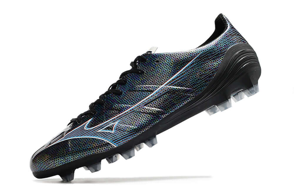 Chuteira Mizuno Alpha II FG Preta com design elegante e tecnologia para desempenho em campo.