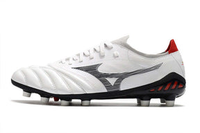 Chuteira Mizuno Morelia Neo 3 FG Branca e Vermelha lateral destacando design em couro premium.