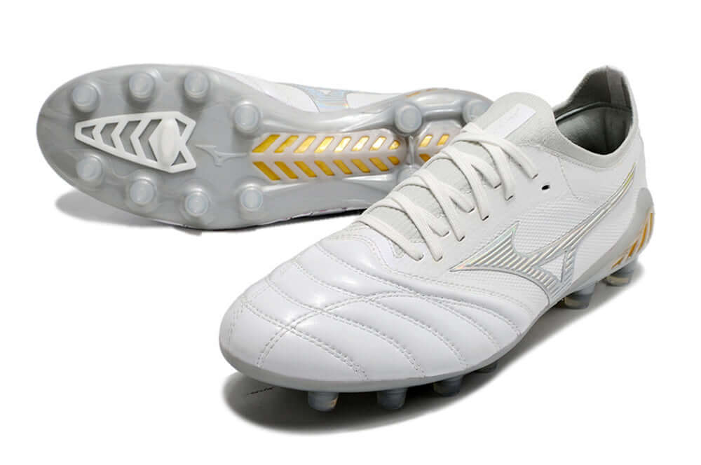 Chuteira Mizuno Morelia Neo 3 FG Grey com design clássico e tecnologia avançada para desempenho em campo.