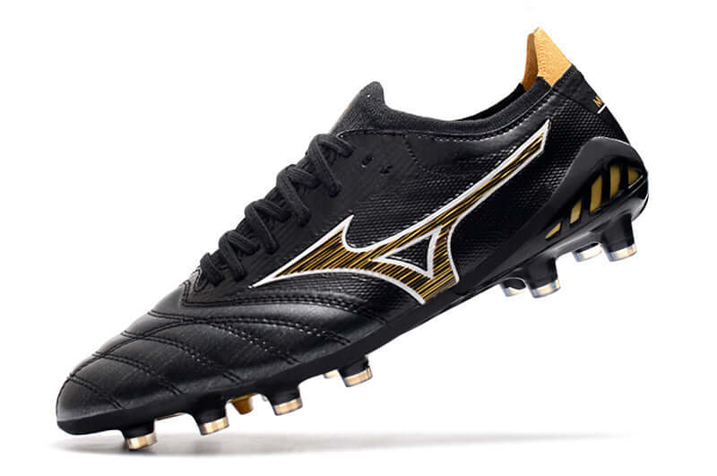 Chuteira Mizuno Morelia Neo 3 FG Preta e Amarela em couro sintético, design elegante em preto e amarelo, para futebol em campos naturais.