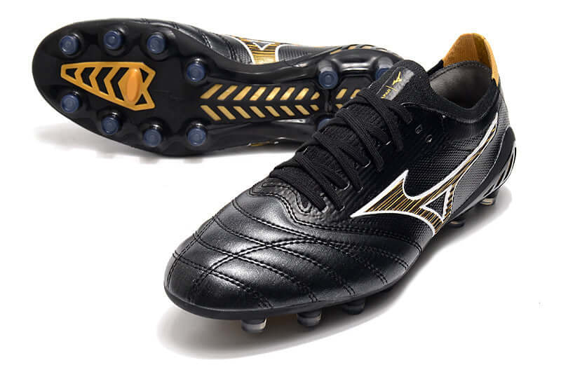 Chuteira Mizuno Morelia Neo 3 FG Preta e Amarela com design clássico em preto e detalhes em amarelo.