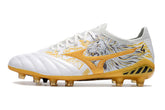 Chuteira Mizuno Morelia Neo 3 Special Edition SR4 em branco e dourado, com detalhes de leão, ideal para futebol.