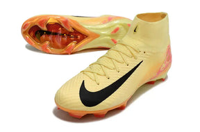 Chuteira Nike Air Zoom Mercurial Superfly 10 Elite FG em amarelo com detalhes em laranja e sola de alta performance.
