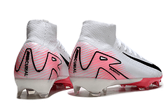 Chuteira Nike Air Zoom Mercurial Superfly 10 Elite FG Branca e Rosa com detalhe em rosa na parte traseira.
