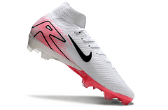Chuteira Nike Air Zoom Mercurial Superfly 10 Elite FG Branca e Rosa em fundo branco, destacando seu design aerodinâmico.