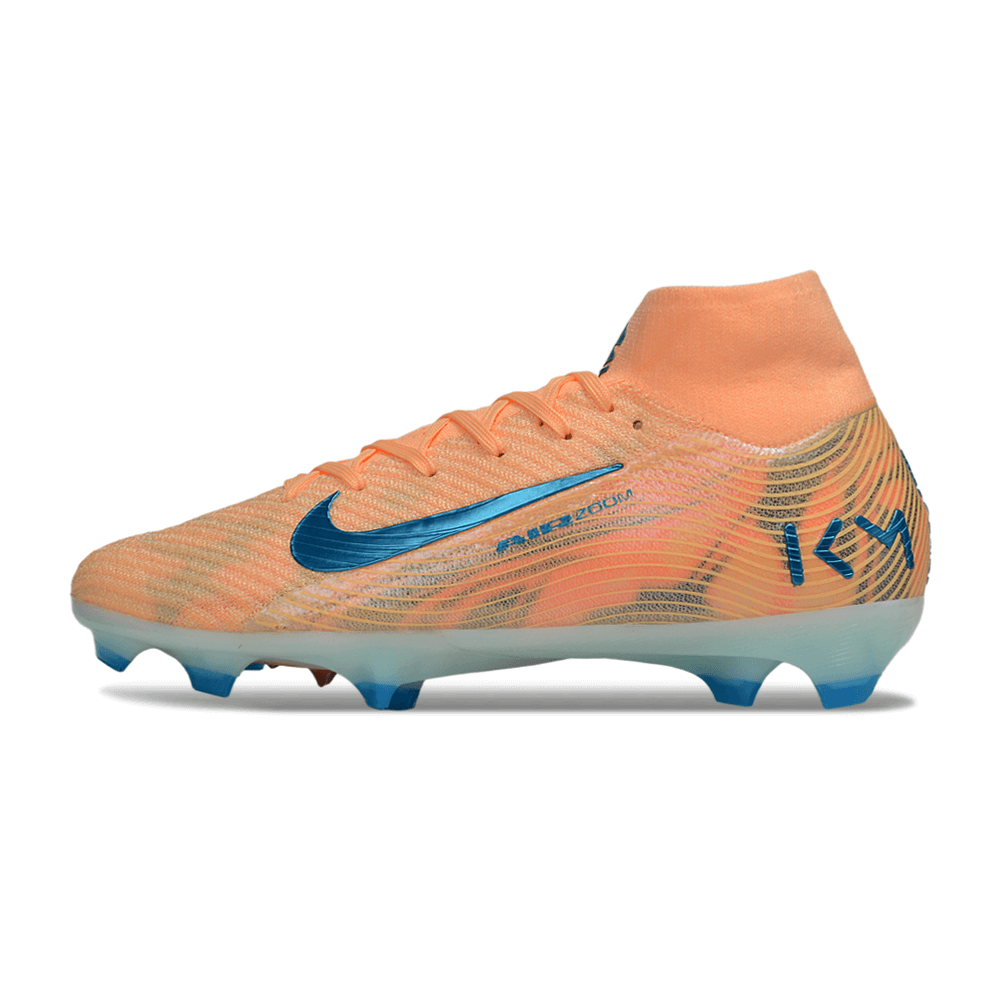 Chuteira Nike Air Zoom Mercurial Superfly 10 Elite FG Ed. Mbappé lateral em tom alaranjado.
