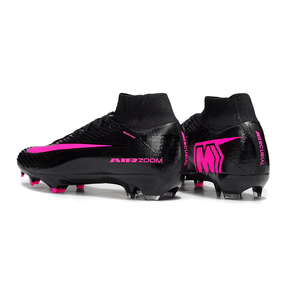 Chuteira Nike Air Zoom Mercurial Superfly 10 Elite FG Preta e Rosa com detalhes em rosa e solado para campo.