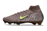 Chuteira Nike Air Zoom Mercurial Superfly 10 Elite FG Verde em cor cinza com detalhes em amarelo.
