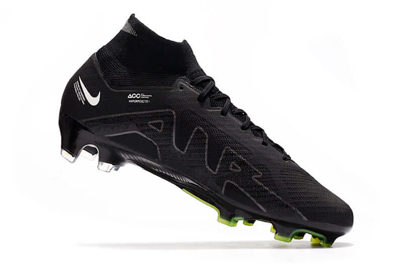 Chuteira Nike Air Zoom Mercurial Superfly 9 Elite FG em preto com detalhes em verde e design aerodinâmico.