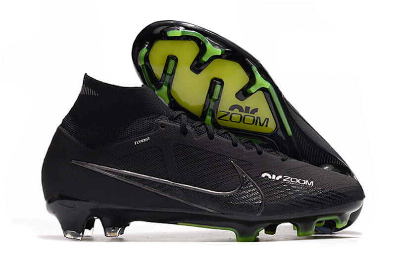 Chuteira Nike Air Zoom Mercurial Superfly 9 Elite FG em preto com design aerodinâmico e tecnologia de conforto.