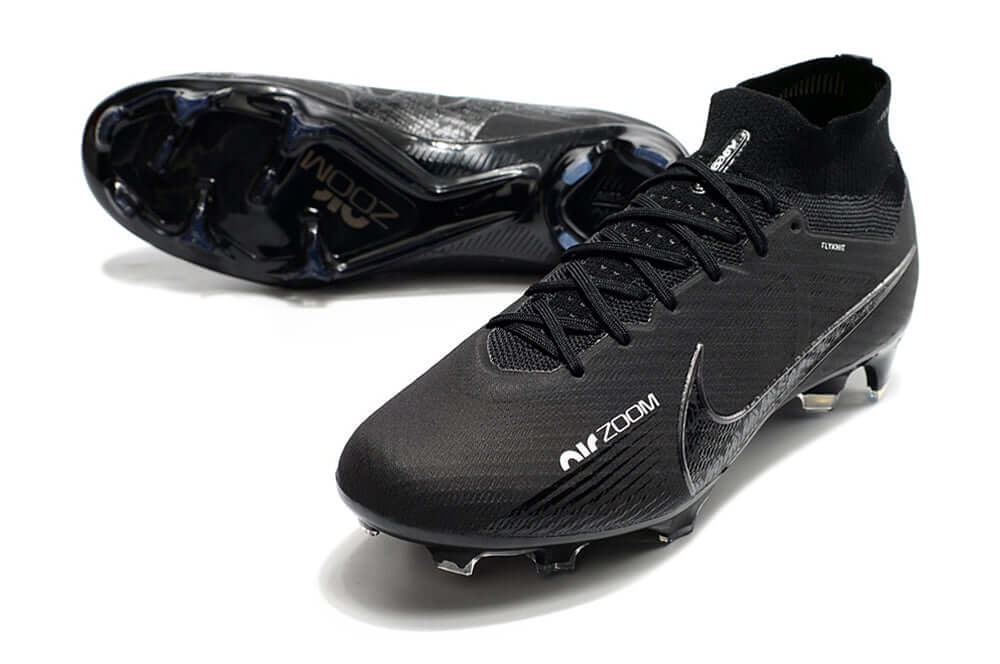 Chuteira Nike Air Zoom Mercurial Superfly 9 Elite FG com design aerodinâmico em preto e detalhes prateados.