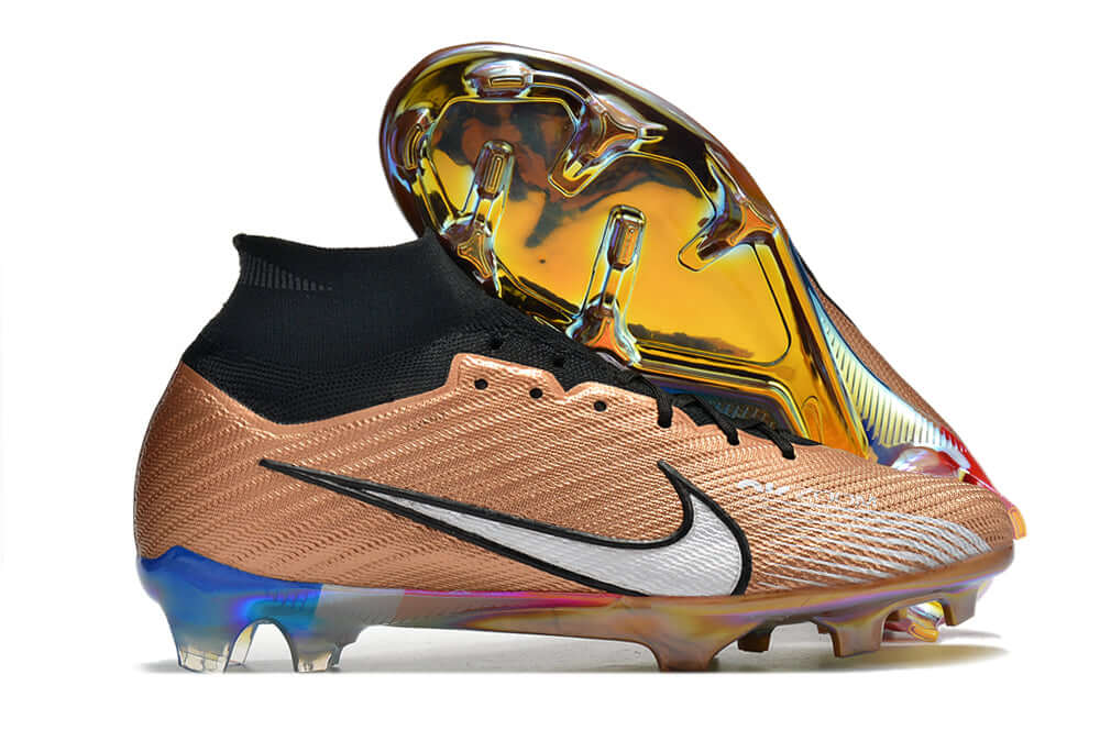 Chuteira Nike Air Zoom Mercurial Superfly 9 Elite FG em cor dourada e detalhes em preto.