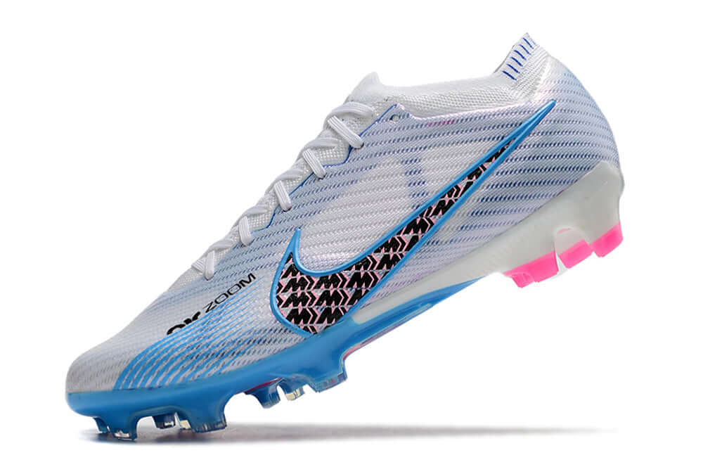 Chuteira Nike Air Zoom Mercurial Vapor 15 Elite FG "Blast Pack" em azul e branco, ideal para desempenho em campo.