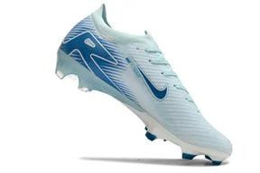 Chuteira Nike Air Zoom Mercurial Vapor 16 Elite FG - Azul em destaque, mostrando design aerodinâmico e cores vibrantes.
