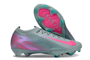 Chuteira Nike AIR Zoom Mercurial Vapor 16 Elite FG - Azul e Rosa - Pack Prism em destaque com detalhes em rosa.