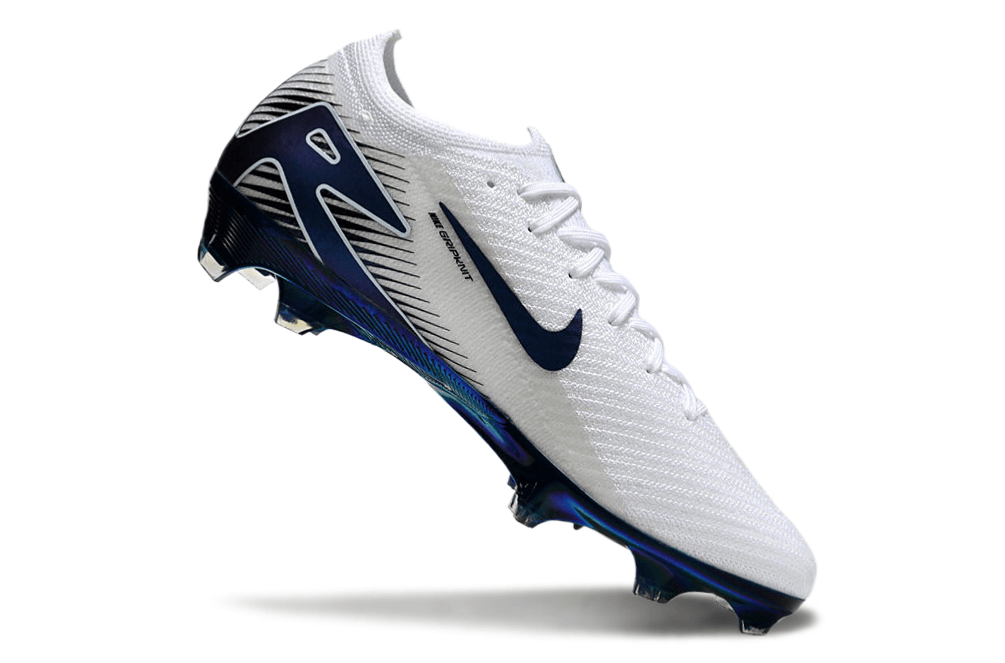 Chuteira Nike Air Zoom Mercurial Vapor 16 Elite FG Branca e Azul em ângulo lateral, destacando design aerodinâmico.