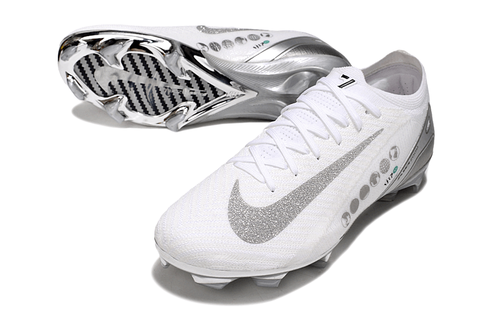 Chuteira Nike Air Zoom Mercurial Vapor 16 Edição Especial Elite FG - Branca e Prata "Vini Jr" com detalhes em prata e design aerodinâmico.