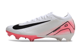 Chuteira Nike Air Zoom Mercurial Vapor 16 Elite FG Branca e Rosa lado esquerdo com detalhes em rosa