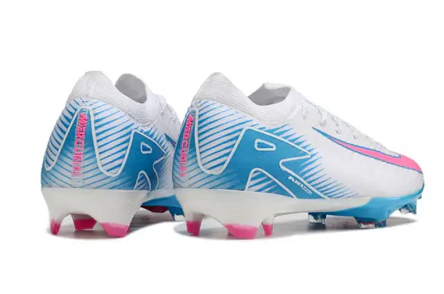 Chuteira Nike Air Zoom Mercurial Vapor 16 Elite FG Branco, azul e rosa traseira com design moderno e tecnologia avançada.